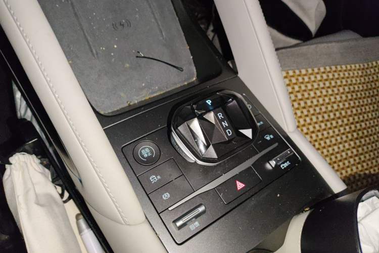 Used BYD Yuan UP 2024 401KM Beyond Edition Gear Lever