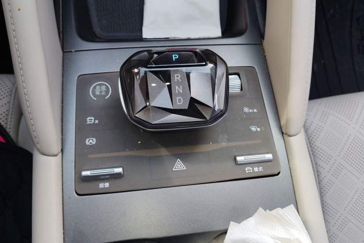 Used BYD Yuan UP 2024 401 km Active Version Gear Lever