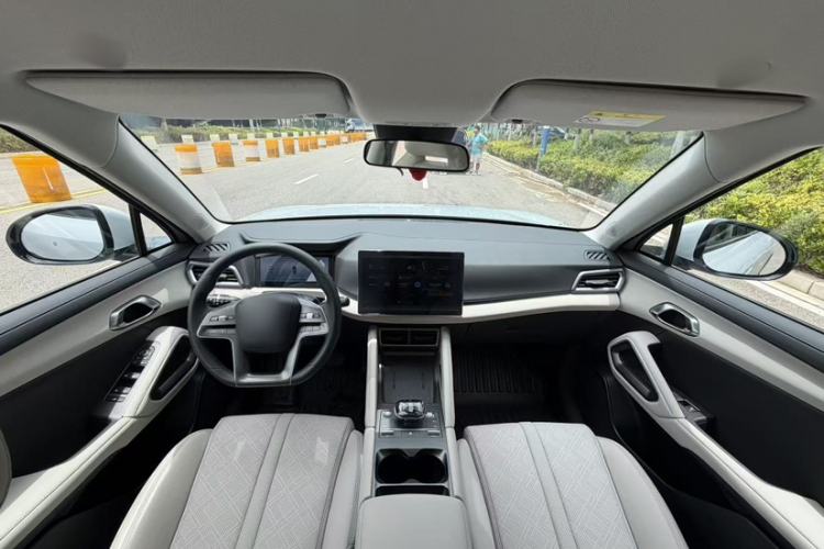 Used BYD Yuan UP 2024 401KM Leading Edition Interior 1