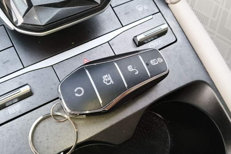 Used BYD Yuan UP 2024 401KM Leading Edition Interior 1