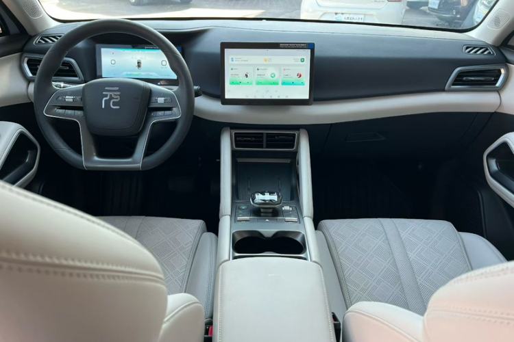 Used BYD Yuan UP 2024 401 km Active Version Interior 1