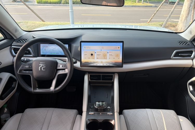 Used BYD Yuan UP 2024 401KM Leading Edition Interior 1