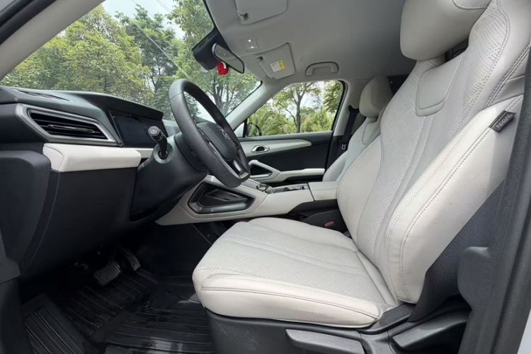 Used BYD Yuan UP 2024 401KM Leading Edition Interior 2