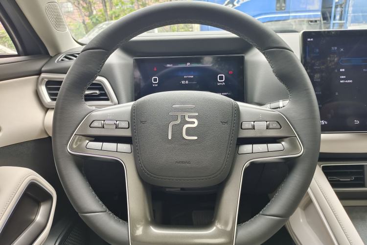 Used BYD Yuan UP 2024 401KM Leading Edition Interior 3