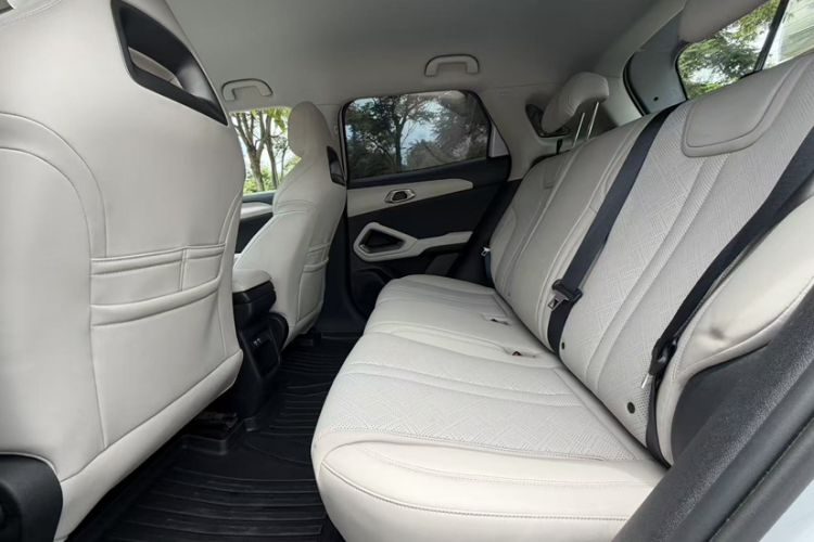 Used BYD Yuan UP 2024 401KM Leading Edition Interior 3