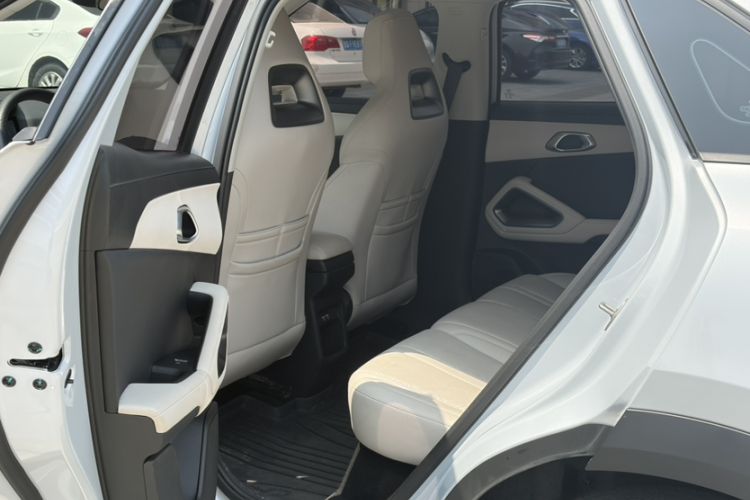 Used BYD Yuan UP 2024 401KM Leading Edition Interior 3