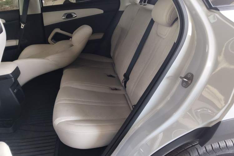 Used BYD Yuan UP 2024 401KM Leading Edition Interior 4