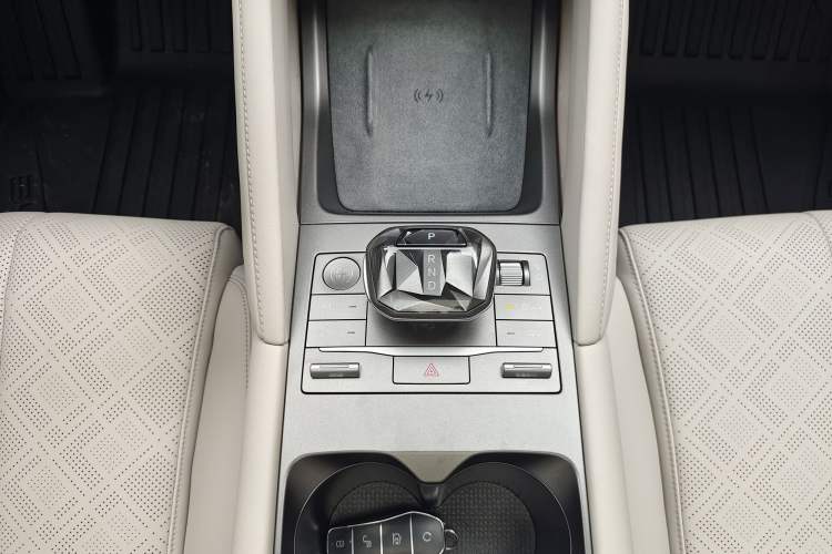 Used BYD Yuan UP 2024 401KM Leading Edition Interior 5