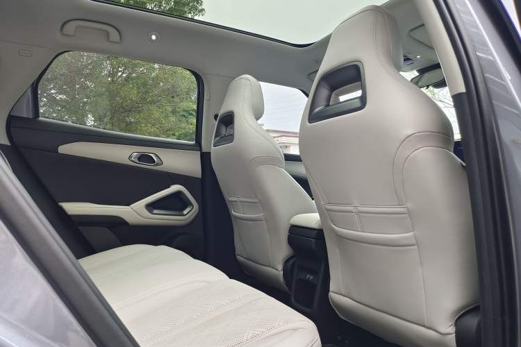 Used BYD Yuan UP 2024 401KM Leading Edition Interior 8