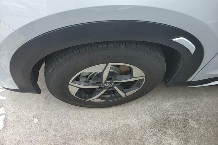 Used BYD Yuan UP 2024 401KM Beyond Edition Left Front Wheel Hub