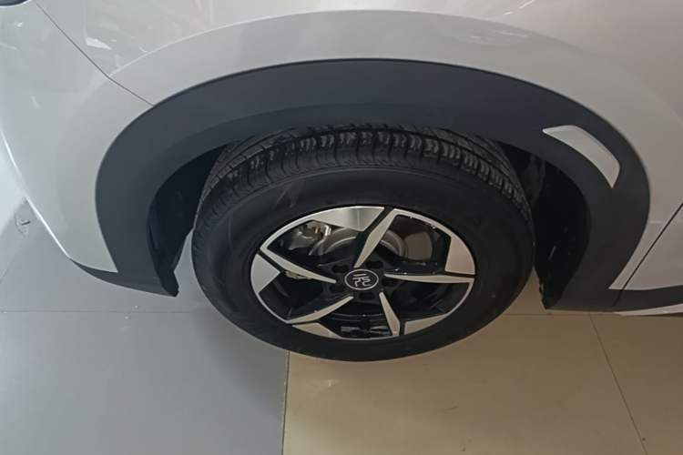 Used BYD Yuan UP 2024 401KM Beyond Edition Left Front Wheel Hub