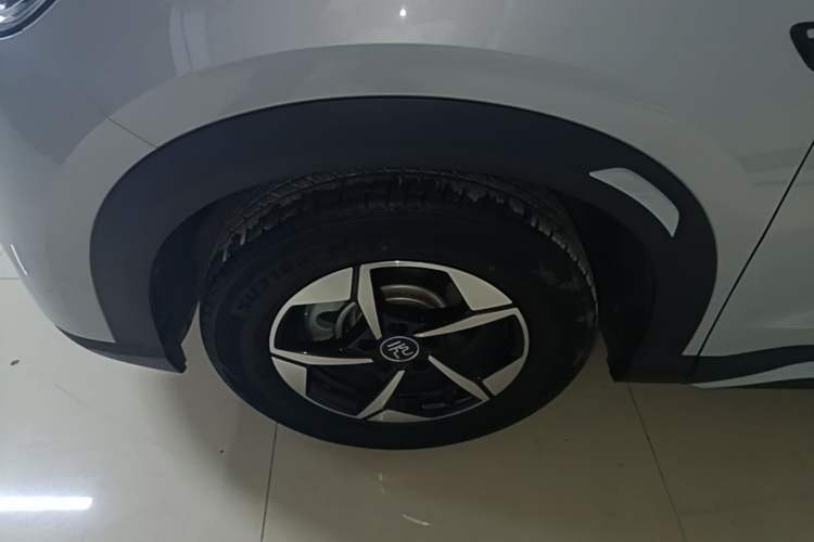 Used BYD Yuan UP 2024 401KM Beyond Edition Left Front Wheel Hub