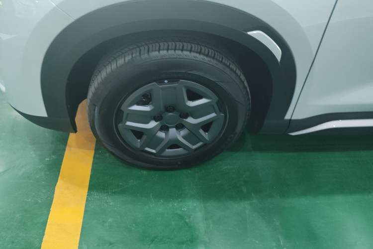 Used BYD Yuan UP 2024 401 km Active Version Left Front Wheel Hub