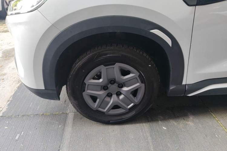 Used BYD Yuan UP 2024 401 km Active Version Left Front Wheel Hub