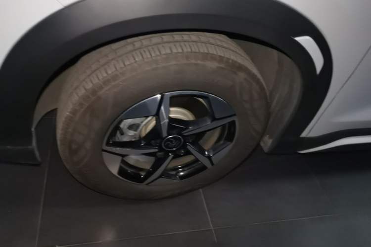 Used BYD Yuan UP 2024 401KM Leading Edition Left Front Wheel Hub