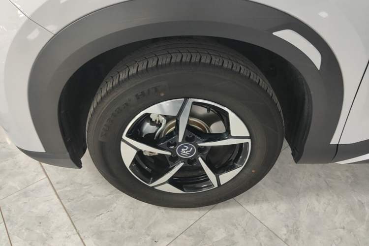 Used BYD Yuan UP 2024 401KM Leading Edition Left Front Wheel Hub