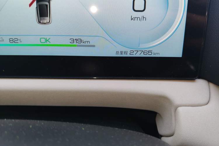 Used BYD Yuan UP 2024 401 km Active Version Odometer Close Up