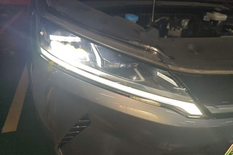 Used BYD Yuan UP 2024 401KM Leading Edition Right Front Headlight