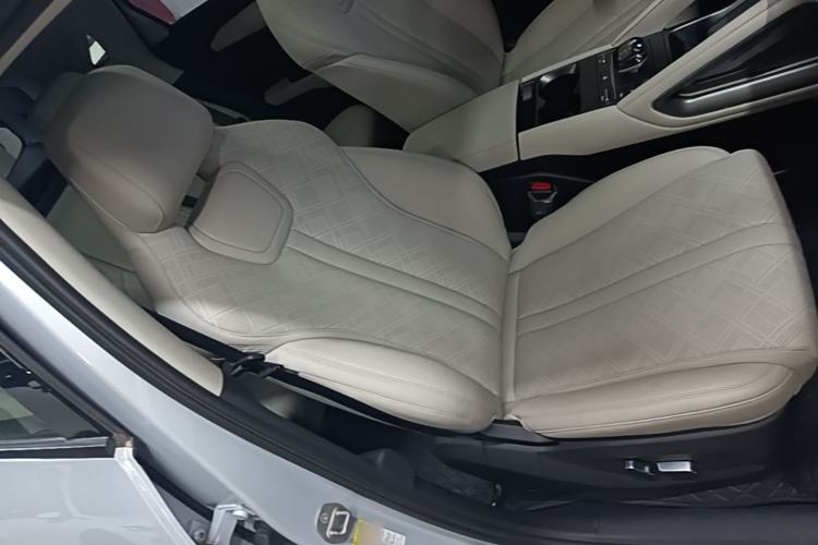 Used BYD Yuan UP 2024 401KM Beyond Edition Right Front Seat