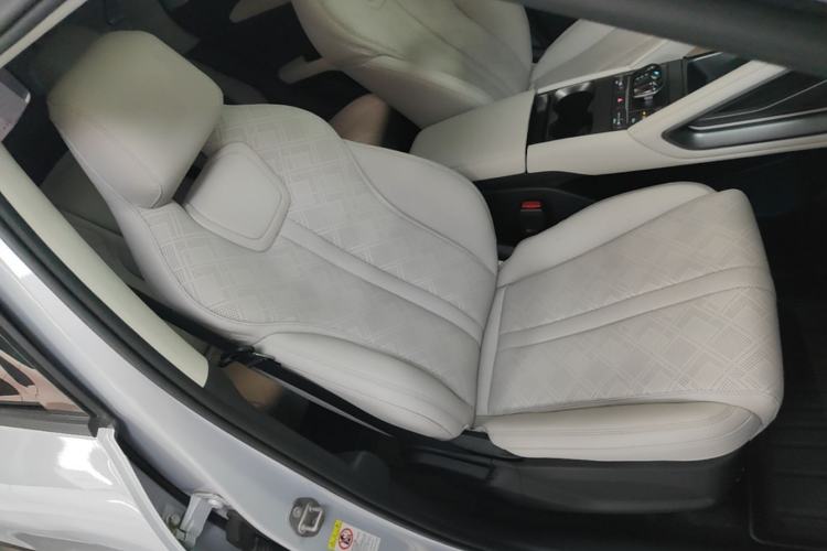 Used BYD Yuan UP 2024 401KM Leading Edition Right Front Seat
