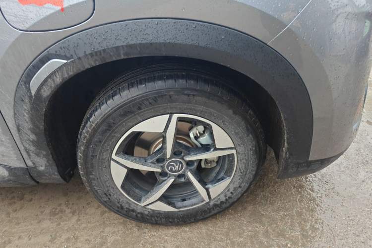 Used BYD Yuan UP 2024 401KM Leading Edition Right Front Wheel Hub