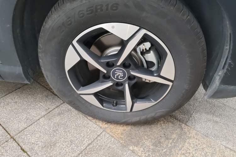 Used BYD Yuan UP 2024 401KM Leading Edition Right Front Wheel Hub