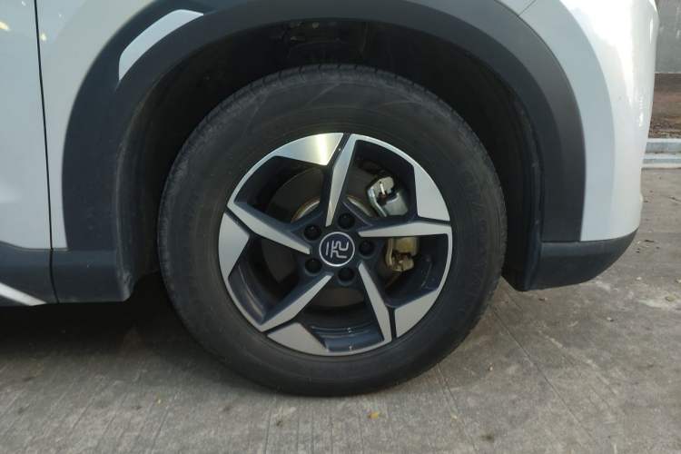 Used BYD Yuan UP 2024 401KM Leading Edition Right Front Wheel Hub