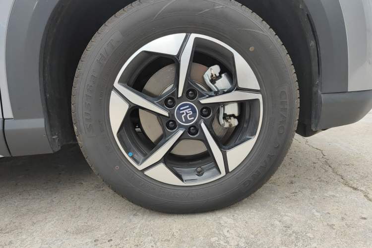 Used BYD Yuan UP 2024 401KM Leading Edition Right Front Wheel Hub