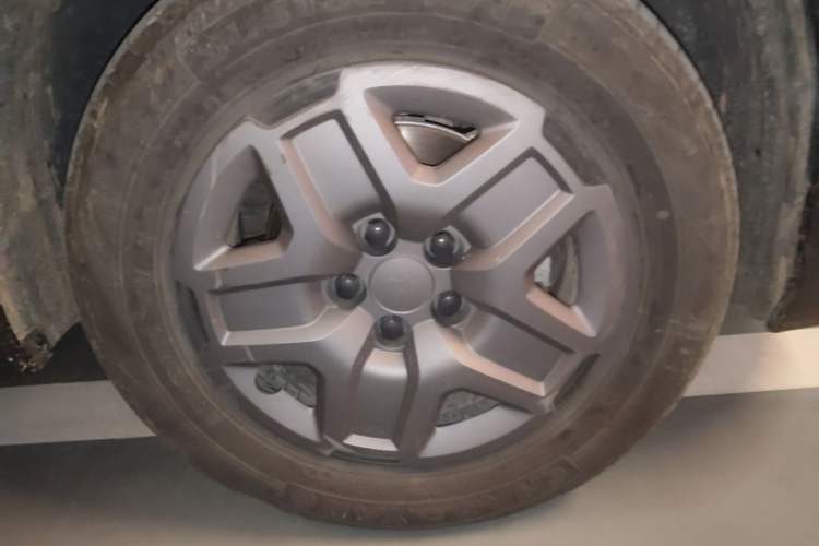 Used BYD Yuan UP 2024 401 km Active Version Right Front Wheel Hub