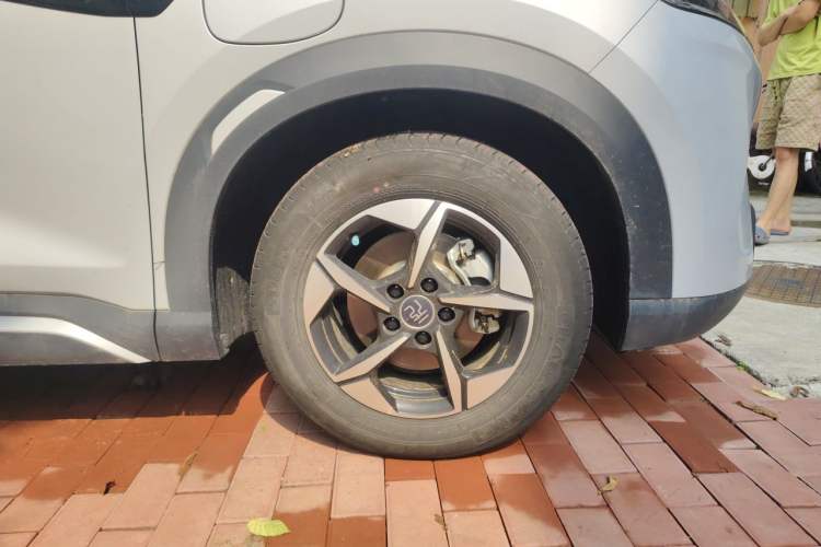 Used BYD Yuan UP 2024 401KM Leading Edition Right Front Wheel Hub