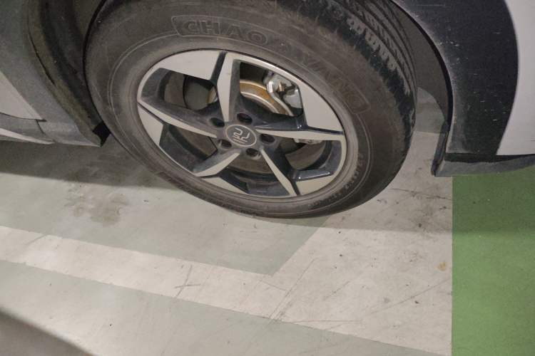 Used BYD Yuan UP 2024 401KM Beyond Edition Right Front Wheel Hub