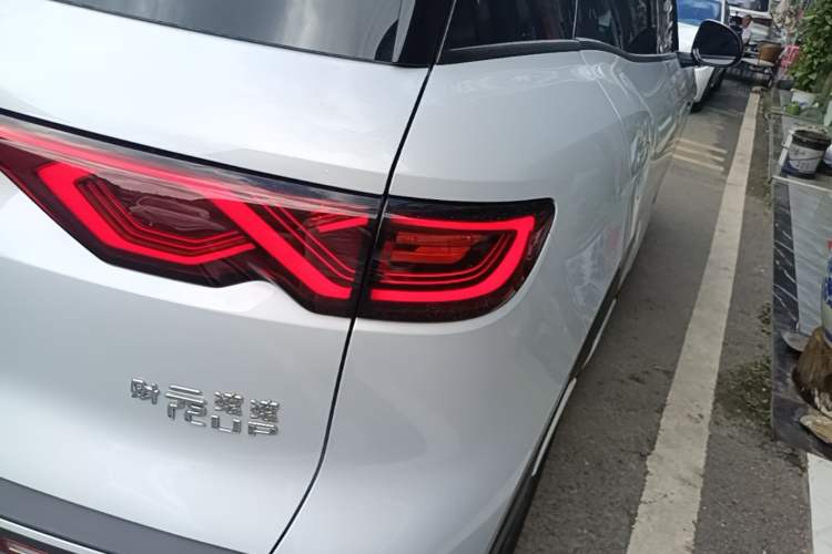 Used BYD Yuan UP 2024 401 km Active Version Right Rear Taillight