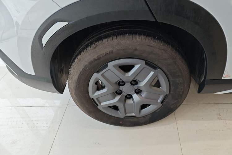 Used BYD Yuan UP 2024 401 km Active Version Right Rear Wheel Hub