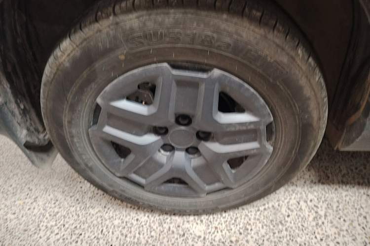 Used BYD Yuan UP 2024 401 km Active Version Right Rear Wheel Hub