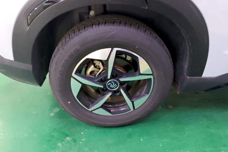 Used BYD Yuan UP 2024 301KM Leading Edition Right Rear Wheel Hub
