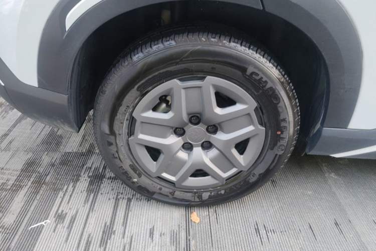 Used BYD Yuan UP 2024 401 km Active Version Right Rear Wheel Hub
