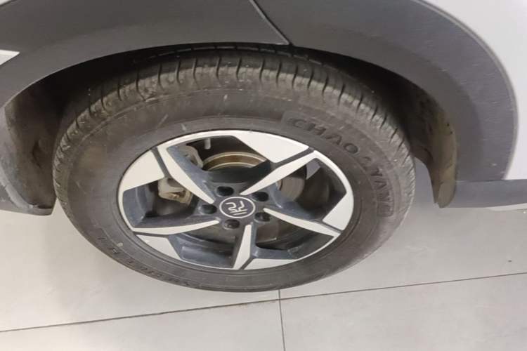 Used BYD Yuan UP 2024 401KM Leading Edition Right Rear Wheel Hub