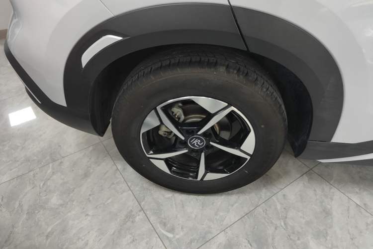 Used BYD Yuan UP 2024 401KM Leading Edition Right Rear Wheel Hub