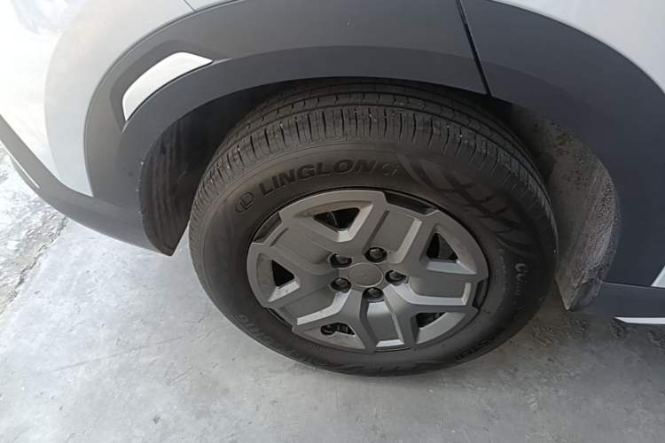 Used BYD Yuan UP 2024 401 km Active Version Right Rear Wheel Hub