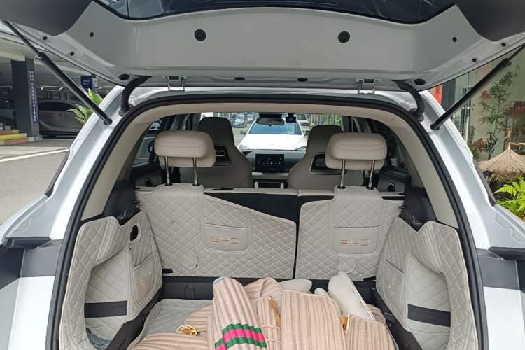 Used BYD Yuan UP 2024 401 km Active Version Trunk