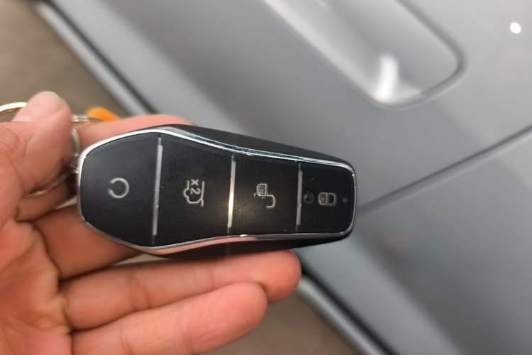 Used BYD Yuan UP 2024 401KM Leading Edition Vehicle Key