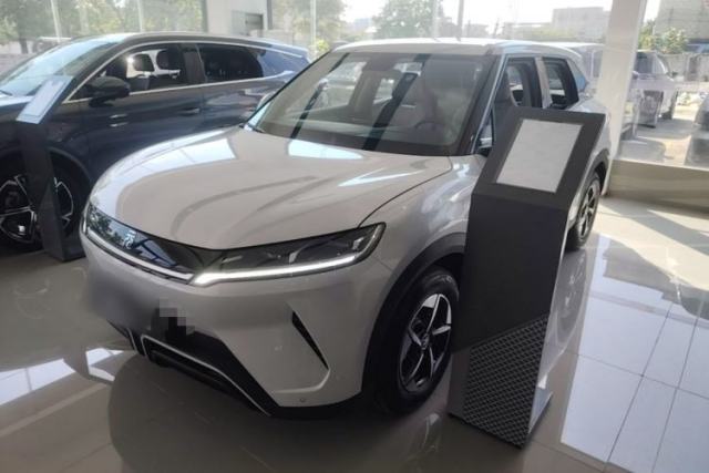 Ojetý BYD Yuan UP 2024 401KM Leading Edition
