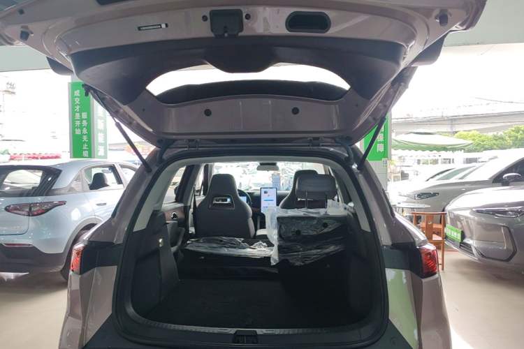 Used BYD Yuan UP 2024 401KM Leading Edition Trunk