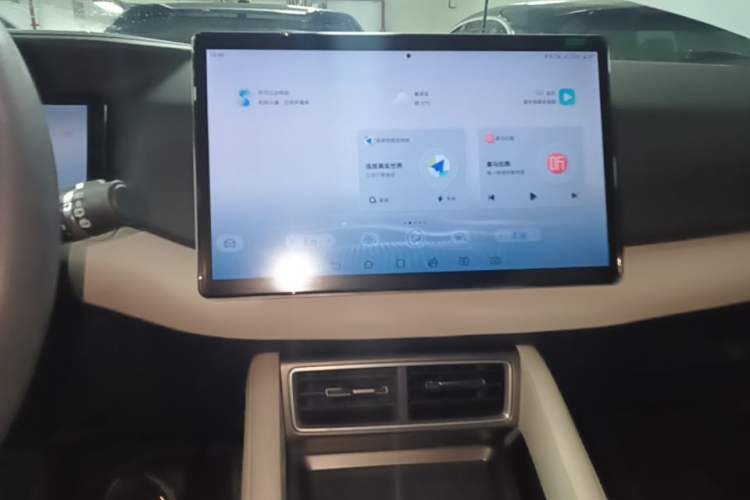 Used BYD Yuan UP 2024 401KM Leading Edition Audio And AC Panel