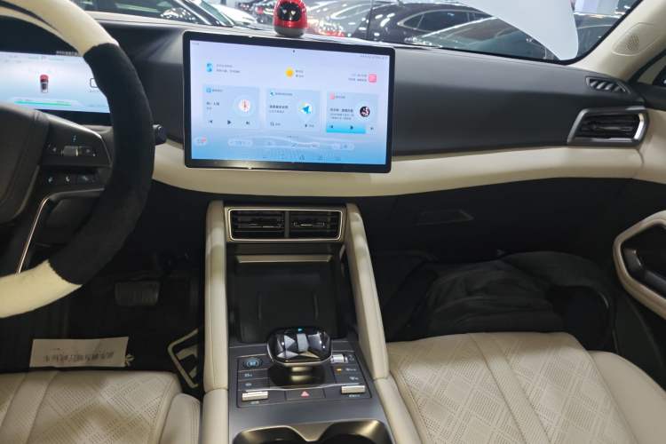 Used BYD Yuan UP 2024 401KM Leading Edition Audio And AC Panel