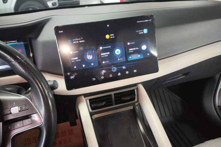 Used BYD Yuan UP 2024 401KM Leading Edition Audio And AC Panel
