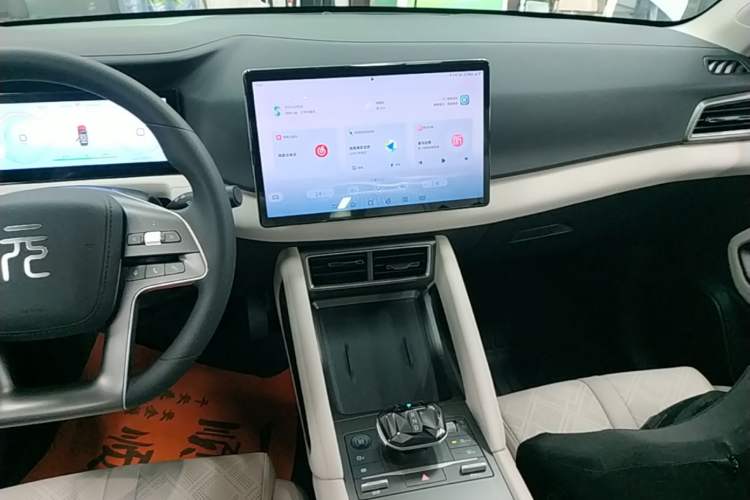 Used BYD Yuan UP 2024 401KM Leading Edition Audio And AC Panel