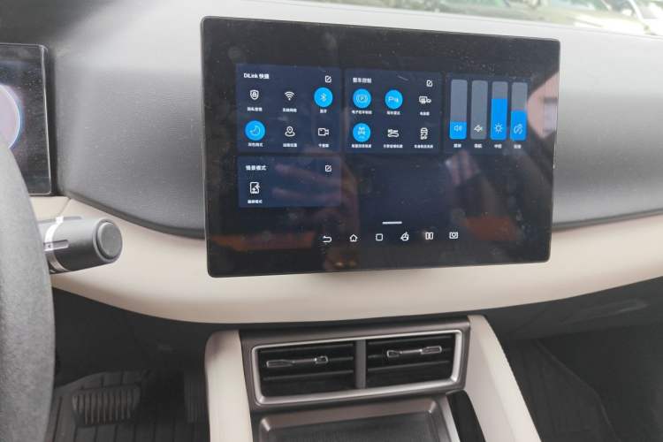 Used BYD Yuan UP 2024 401 km Active Version Audio And AC Panel