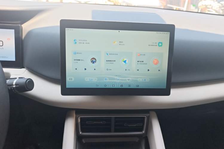 Used BYD Yuan UP 2024 401 km Active Version Audio And AC Panel