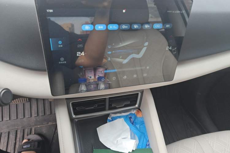 Used BYD Yuan UP 2024 401 km Active Version Audio And AC Panel